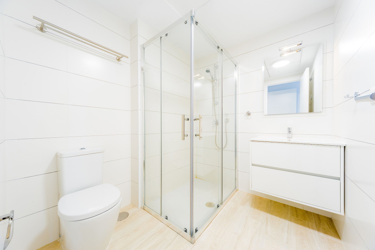 Bathroom 4, White sands of Pinada Beach 3, Alicante