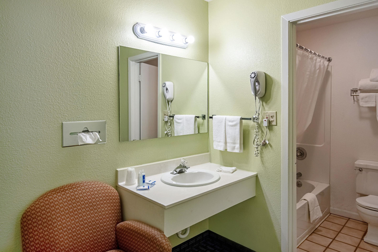 Bathroom 4, Rodeway Inn Gunnison - Crested Butte, Gunnison