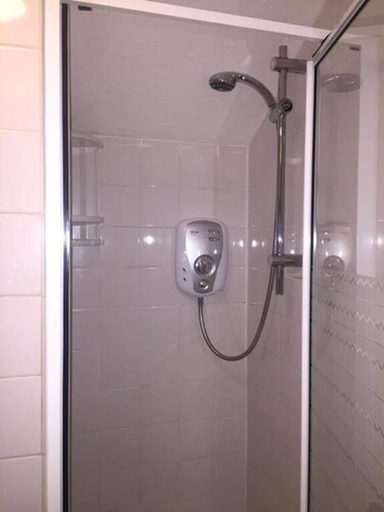 Bathroom 4, The Winchfield Inn, Hampshire