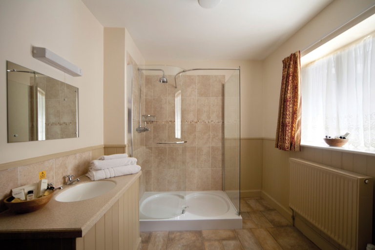 Bathroom 4, Best Western Walton Park Hotel, North Somerset