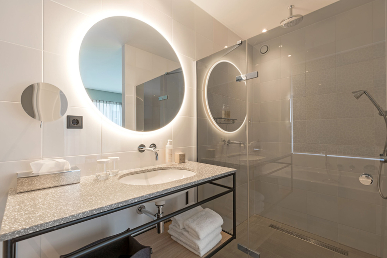 Bathroom 5, Van der Valk Hotel Venlo, Venlo