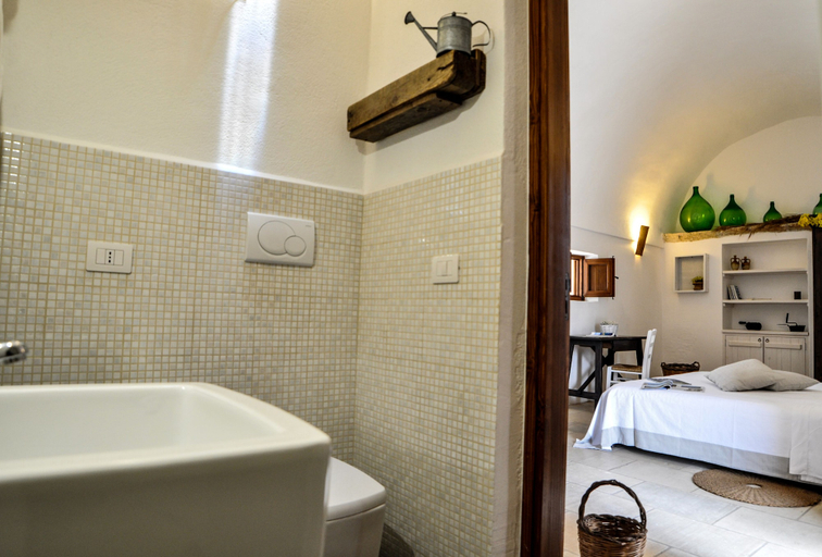 Bathroom, Masseria Uccio, Lecce
