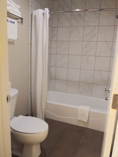 Bathroom 4, Sugarloaf Mt Motel, Deschutes