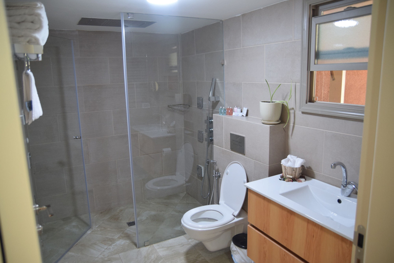 Bathroom 5, Zimmer Cigale