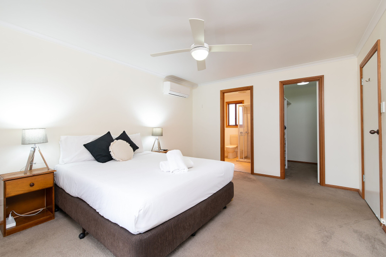 Bedroom 3, Adelaide Caravan Park, Adelaide