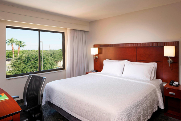Bedroom 4, Courtyard by Marriott Brownsville, Cameron
