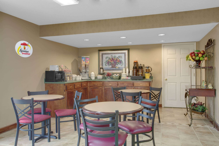 Food & Drinks 5, Super 8 by Wyndham Booneville, Prentiss
