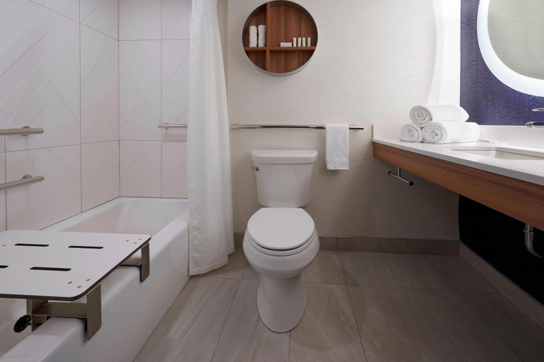 Bathroom 5, Fairfield by Marriott Montreal Downtown, Montréal