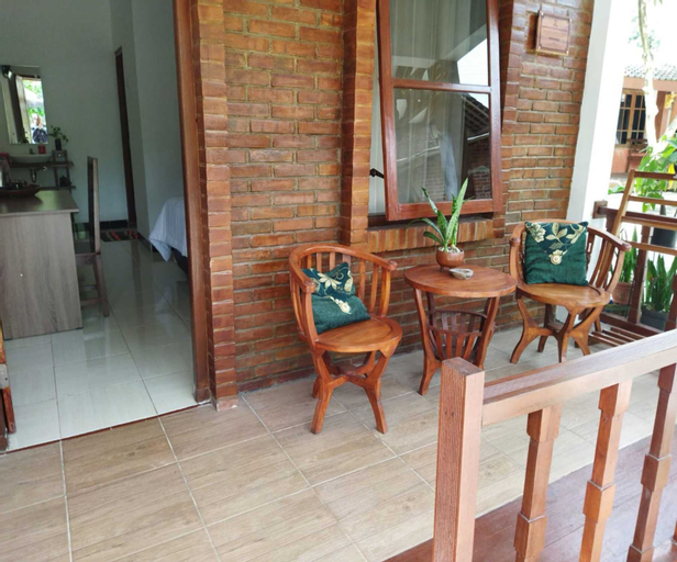 Exterior & Views 12