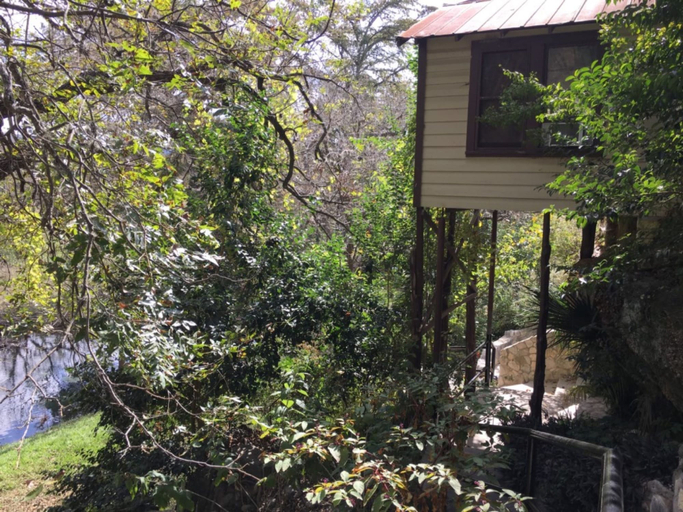 Exterior & Views, Frio Springs Lodges, Real