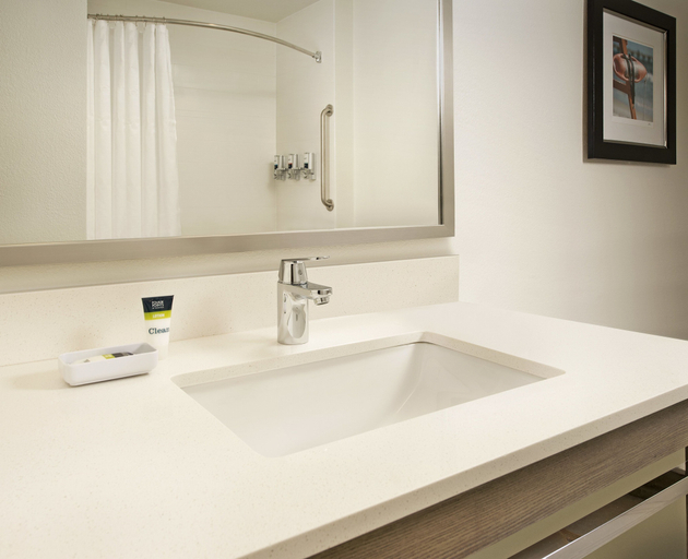 Bathroom 4, Four Points by Sheraton Jacksonville Beachfront, Duval
