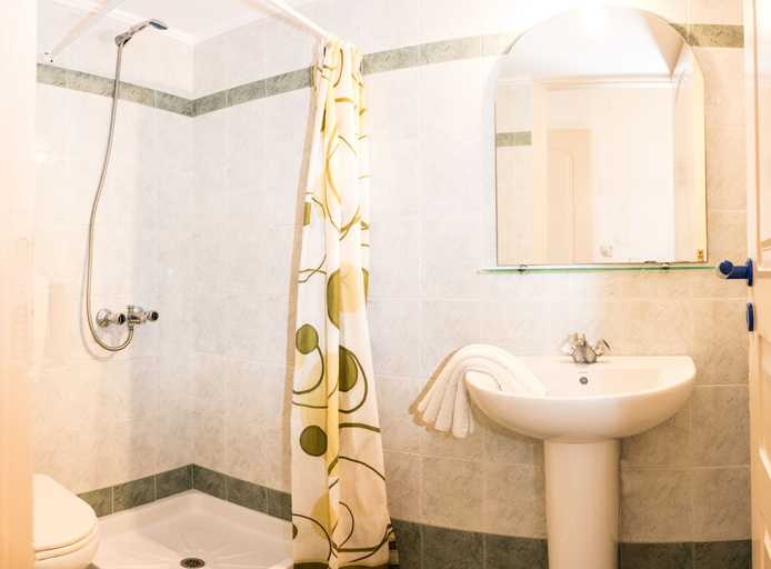 Bathroom 5, Uncle George Holiday Apts, Crete