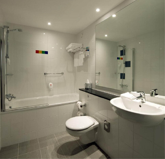 Bathroom 5, Park Inn by Radisson Aberdeen, Aberdeen