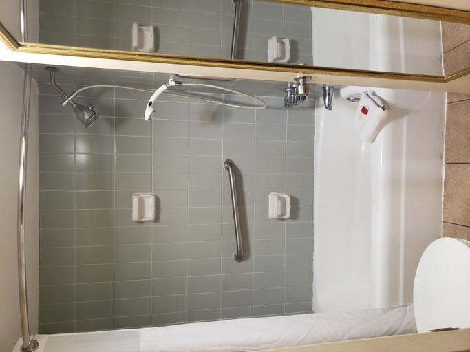 Bathroom 4, Baymont by Wyndham Sarasota, Sarasota