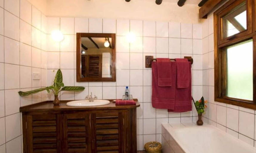 Bathroom, Moivaro Coffee Plantation Lodge, Arusha Urban