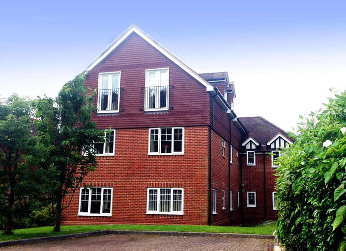 Exterior & Views 1, St Raphael House, Hampshire