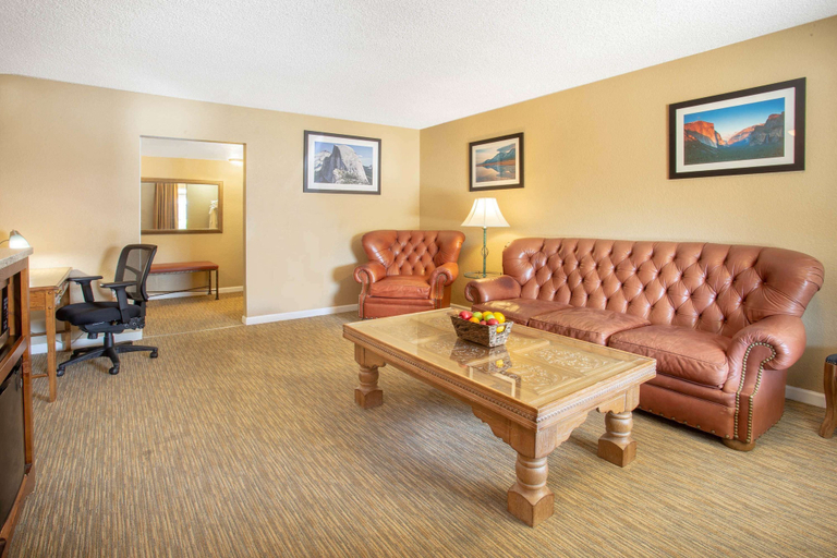 Others 5, Travelodge by Wyndham Hawthorne, Mineral