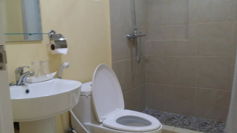 Bathroom 5, Villa Del Faro, Calatagan