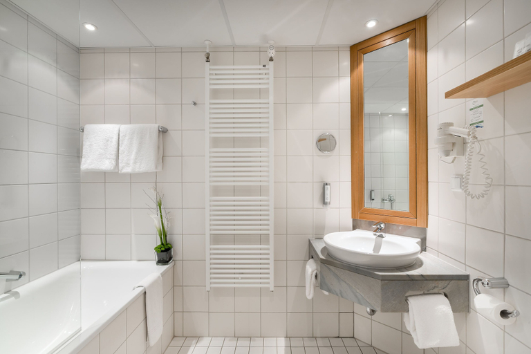 Bathroom 5, Garner Hotel Essen - Handelshof by IHG, Essen