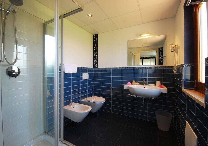 Bathroom 5, Cala Rosa Club Hotel, Sassari