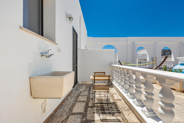 Balcony 4, 2446 Palazzo Montagna - Mono by Barbarhouse, Lecce