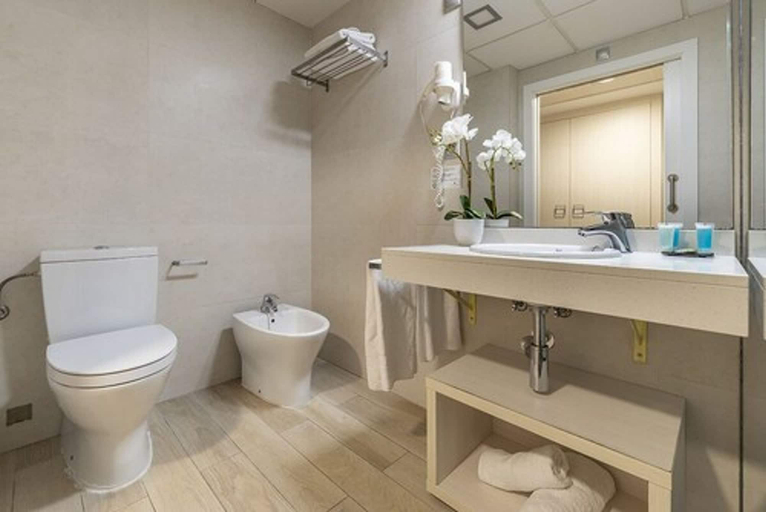 Bathroom 4, Hotel Centre Reus, Tarragona