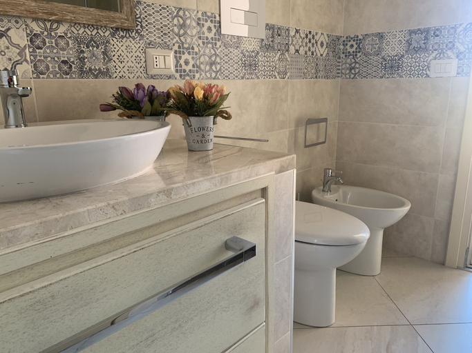 Bathroom 2, Mediterranean Sea Shell House 27, Nuoro