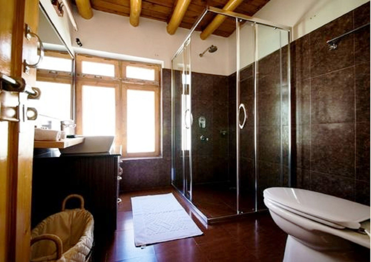 Bathroom 3, Saboo Resorts, Leh