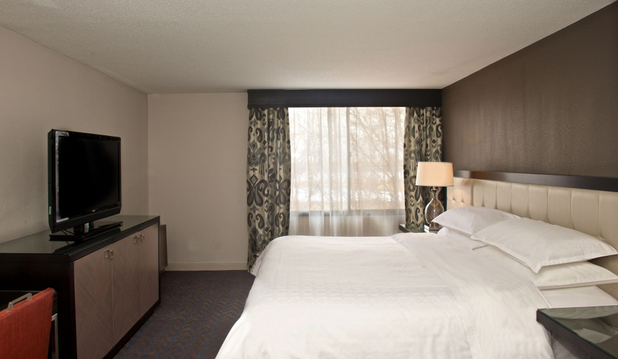 Bedroom 4, Sheraton Minneapolis West Hotel, Hennepin