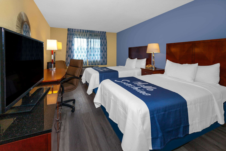 Bedroom 3, Days Inn by Wyndham Milan Sandusky South, Erie
