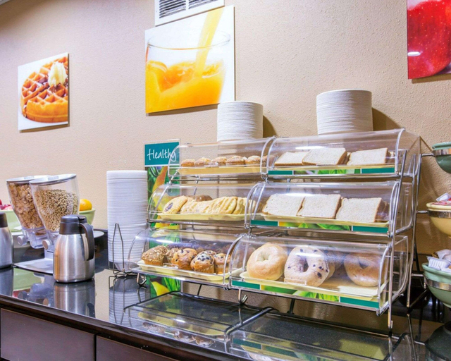 Food & Drinks 5, Quality Inn Near Mammoth Mountain Ski Resort, Mono