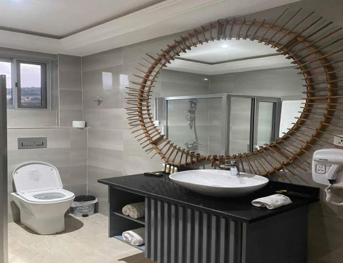 Bathroom 4, The Platinum Bay Hotel, Ga East