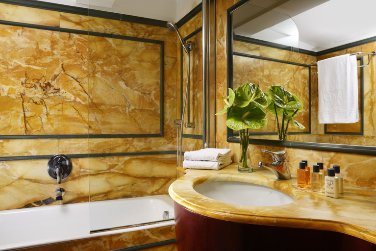 Bathroom 4, Hotel Pierre Milano, Milano