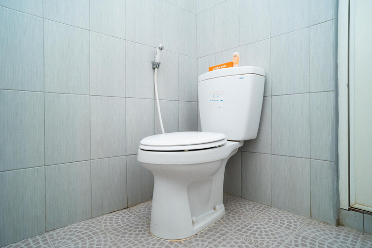 Bathroom 5, KoolKost Syariah near Transmart Tegal, Tegal