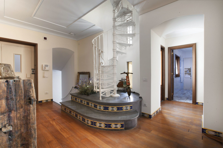 Others 5, Villa Il Pino, Napoli