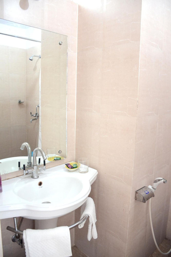 Bathroom 4, Hotel Bodh Vilas, Gaya