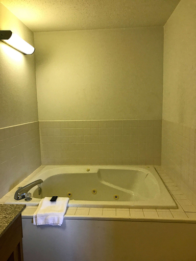 Bathroom 4, Americas Best Value Inn Champaign, Champaign