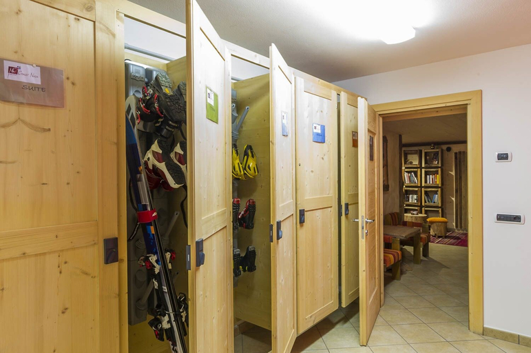 Others 4, Chalet Nada, Sondrio