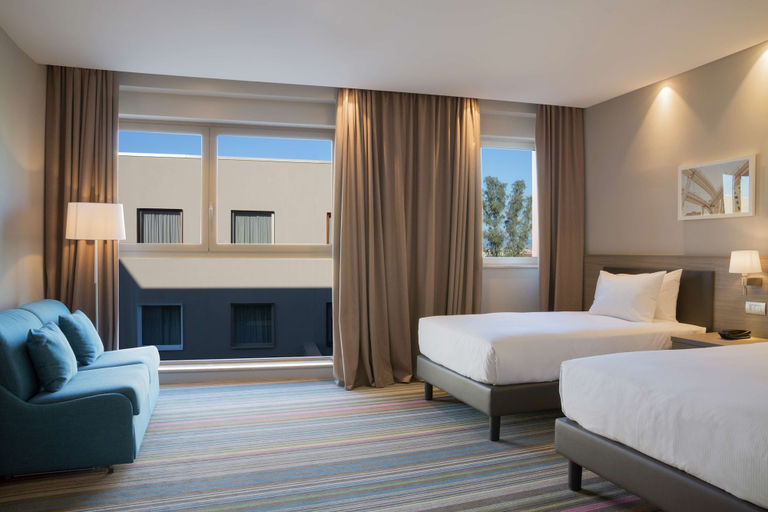 Bedroom 3, Hampton by Hilton Rome East, Roma