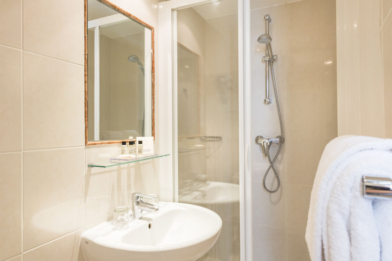 Bathroom 4, Acacias Étoile, Paris