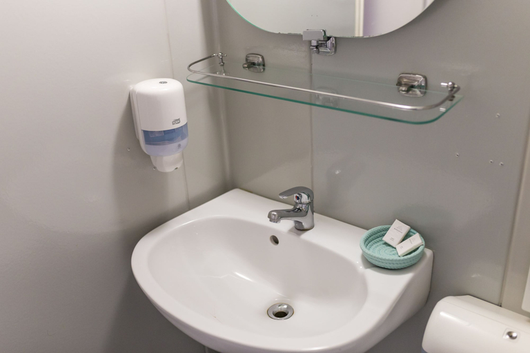 Bathroom 5, Fortuna Boat Hotel Budapest, Budapesti