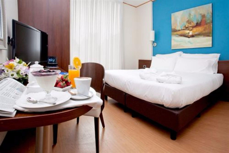 Bedroom 3, Hotel Europa, Ancona