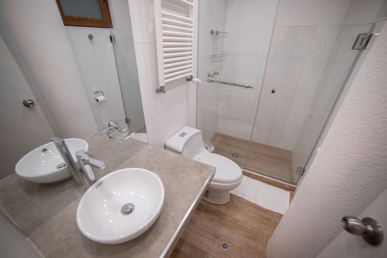 Bathroom 3, Katari Apart Hotel at Qorikancha, Cusco