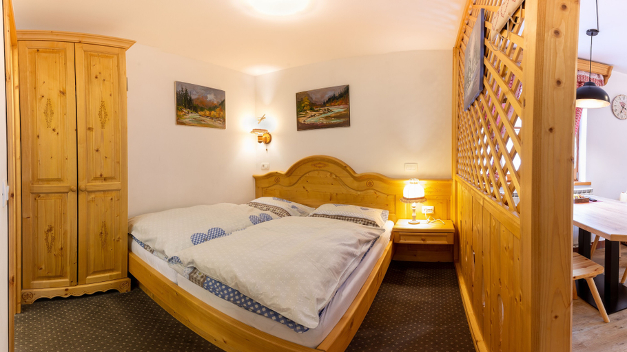 Bedroom 2, Villa Flora Apartments, Kranjska Gora