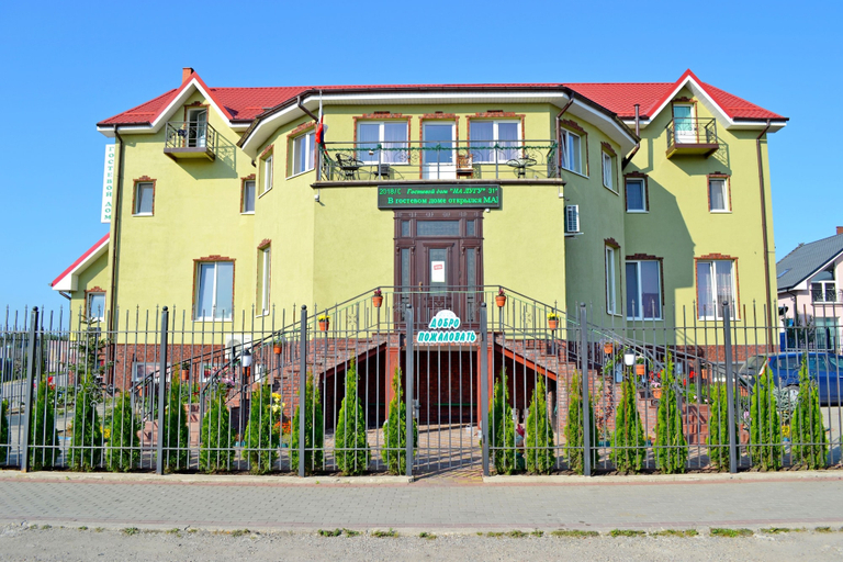 Exterior & Views