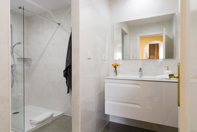 Bathroom 4, ELD3- Spacious 3 bedroom apt close to Puerto Banus, Málaga