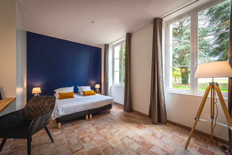Bedroom 2, Domaine de Roiffé, Vienne