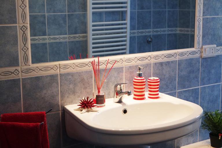 Bathroom 5, Cilento Apartment, Salerno