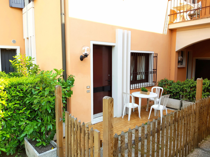 Porch, Bright Apartments Sirmione -Sorgente Pool 1, Brescia