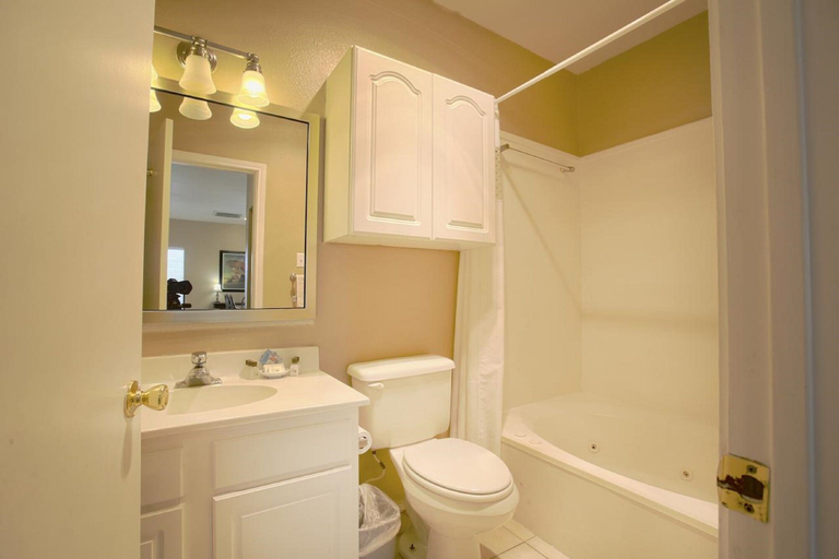 Bathroom 4, Plantation Suites & Conference Center, Nueces